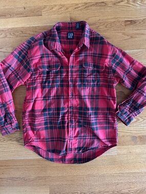 GAP Men's Red and Black Plaid Button-Down Shirt 100% Cotton